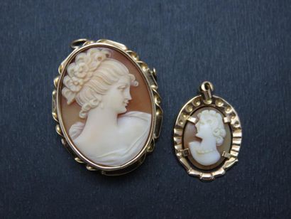 Lot or jaune 750 millièmes composé d'un pendentif...