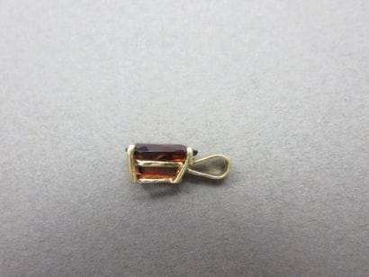 Pendentif or jaune 750 millièmes, orné d'un...