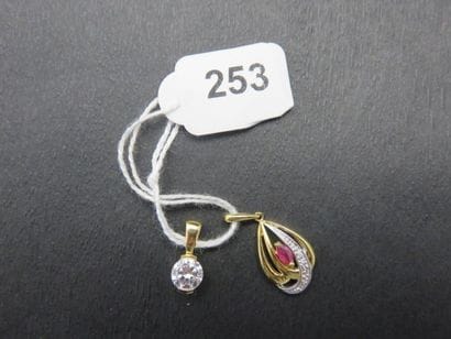 Pendentif or jaune 750 millièmes retenant...