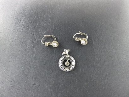 Lot or gris 750 millièmes comprenant un pendentif...