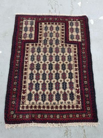 Tapis d'Iran BELOUTCH en laine points noués...