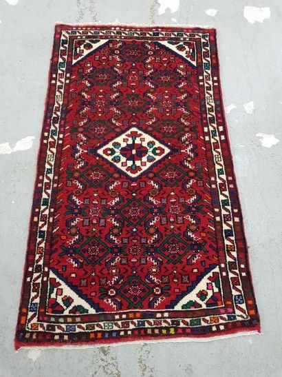 Tapis d'Iran HOSSENABAD en laine points noués...