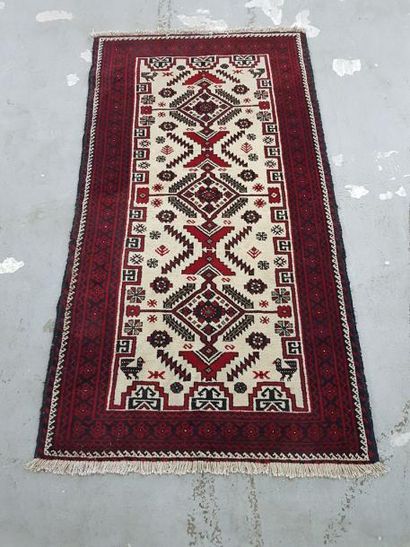 Tapis d'Iran BELOUTCH en laine points noués...