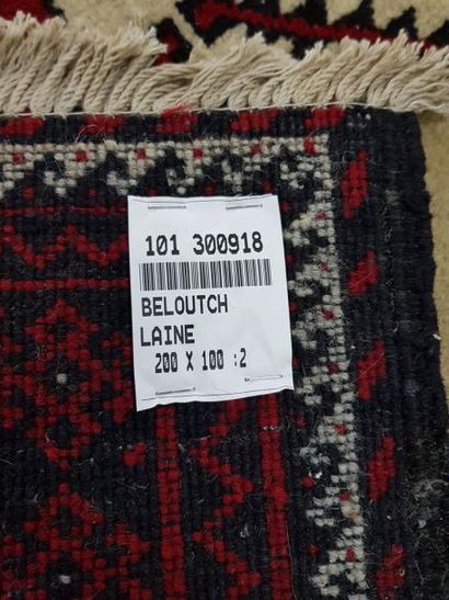 Tapis d'Iran BELOUTCH en laine points noués...