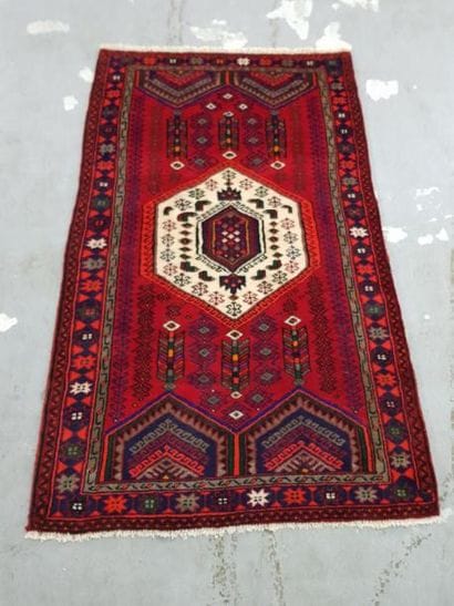Tapis d'Iran KHAMSEH en laine points noués...