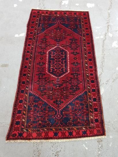 Tapis d'Iran KHAMSEH en laine points noués...