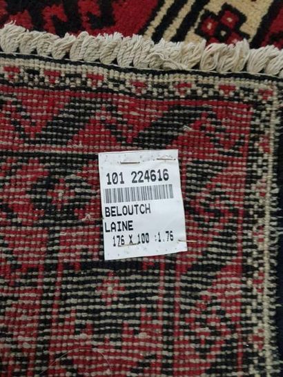 Tapis d'Iran BELOUTCH en laine points noués...