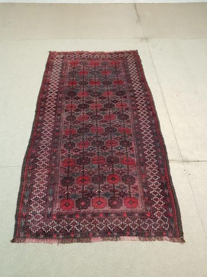 Tapis d'Iran BELOUTCH en laine points noués...