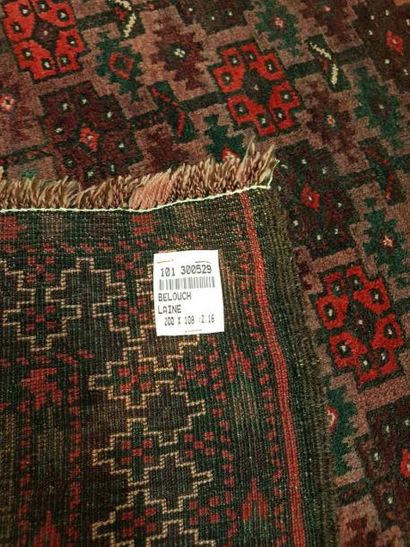 Tapis d'Iran BELOUTCH en laine points noués...