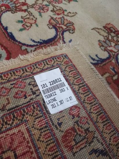 Tapis d'Iran TEBRIZ en laine points noués...
