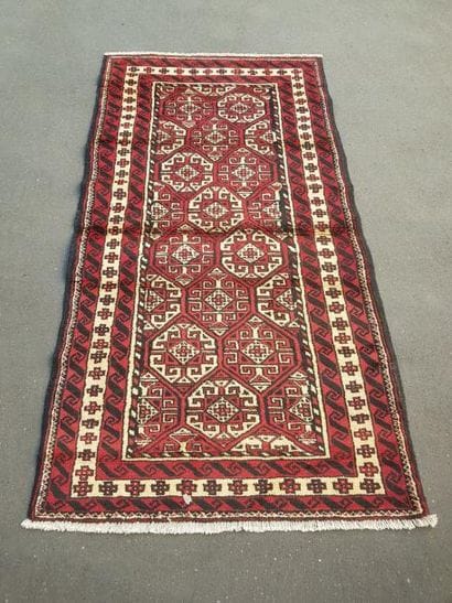 Tapis d'Iran BELOUTCH en laine points noués...