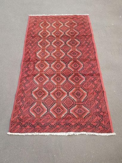 Tapis d'Iran BELOUTCH en laine points noués...