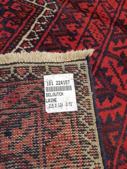 Tapis d'Iran BELOUTCH en laine points noués...
