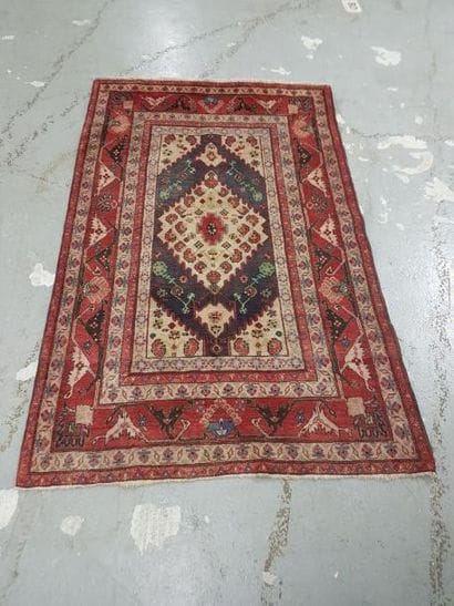 Tapis d'Iran FARIMAN en laine points noués...