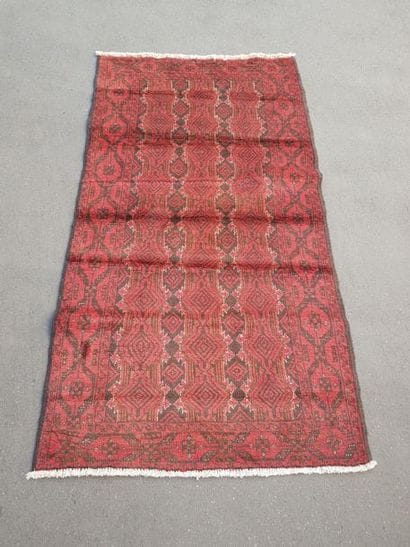 Tapis d'Iran BELOUTCH en laine points noués...