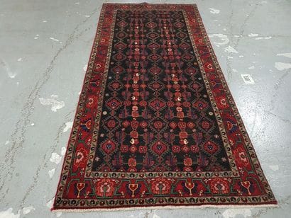 Tapis d'Iran BROUJERD en laine points noués...