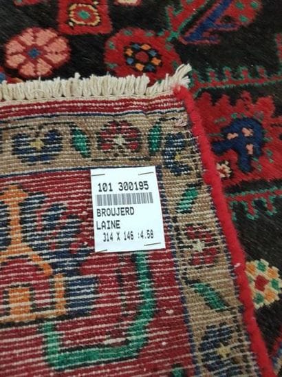 Tapis d'Iran BROUJERD en laine points noués...