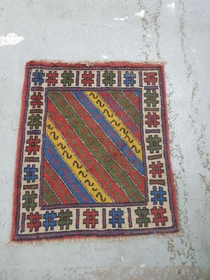 Tapis d'Iran KORDY en laine points noués...