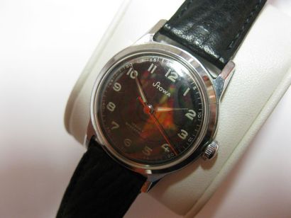 STOWA
Montre ronde en acier à fond vissé,...