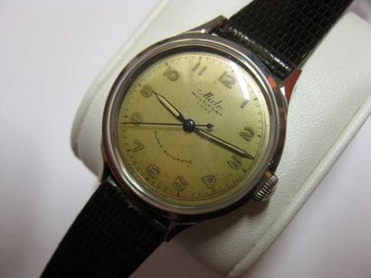 MIDO
Montre bracelet ronde en acier à fond...