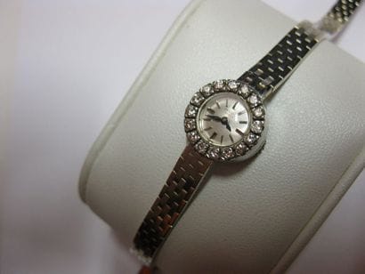 UNIVERSAL-GENÈVE
Montre bracelet de dame...