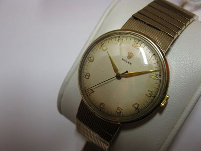 ROLEX
Montre ronde en or jaune 375 millièmes...