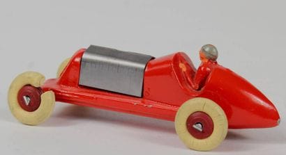 Voiture de course miniature. Sous toutes...