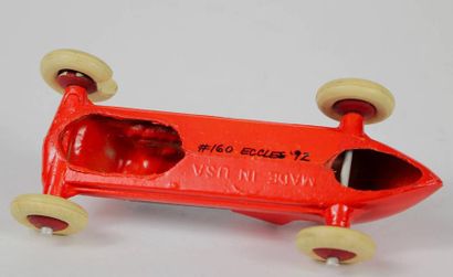 Voiture de course miniature. Sous toutes...