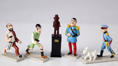 TINTIN - L'oreille cassée. Coffret 5 figurines...