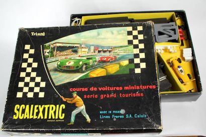Scalextric
Coffret GP33. Deux Voitures: 1)...