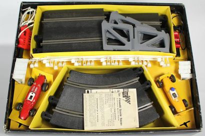 Scalextric
Coffret GP33. Deux Voitures: 1)...