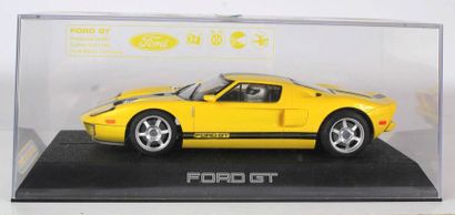 SCALEXTRIX
Voiture Ford GT jaune. Boîte plastique.
Vendu...
