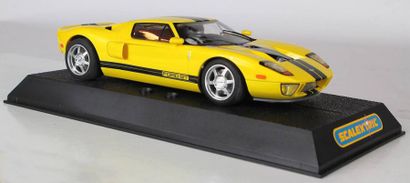 SCALEXTRIX
Voiture Ford GT jaune. Boîte plastique.
Vendu...