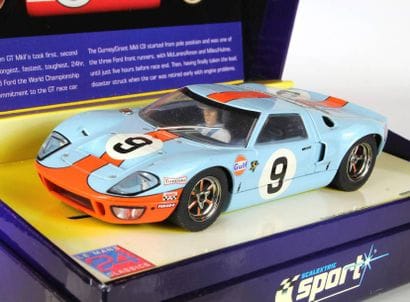 SCALEXTRIX
Voiture Ford GT 40 N° 9 aux couleurs...