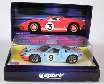 SCALEXTRIX
Voiture Ford GT 40 N° 9 aux couleurs...