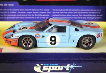 SCALEXTRIX
Voiture Ford GT 40 N° 9 aux couleurs...