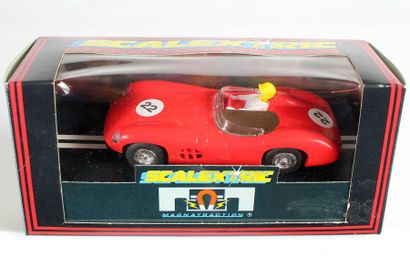 Scalextric
C.288 - Aston Martin DBR, rouge...