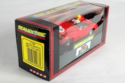 Scalextric
C.288 - Aston Martin DBR, rouge...