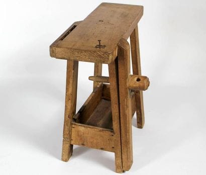 Etabli d'enfant en bois naturel. 38 x 14...