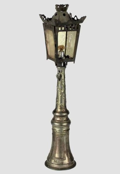 Lampadaire (Carburant: essence à briquet?)....