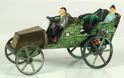 CR (Charles ROSSIGNOL)
Voiture double phaéton....
