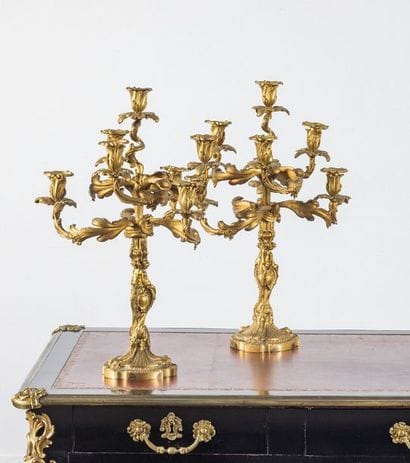 Paire d'importants candélabres en bronze...