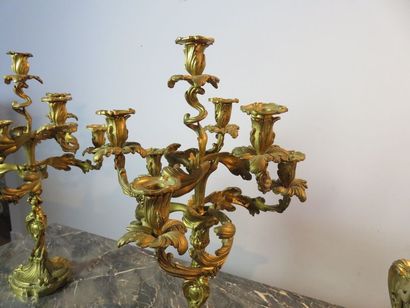 Paire d'importants candélabres en bronze...