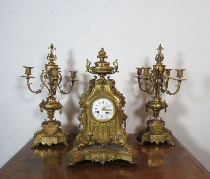 Garniture de cheminée en bronze ciselé et...