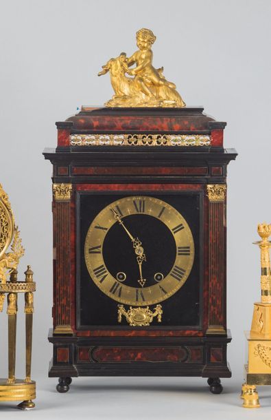 Pendule religieuse en écaille de tortue,...