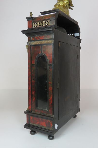 Pendule religieuse en écaille de tortue,...