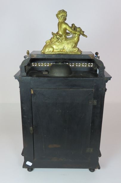 Pendule religieuse en écaille de tortue,...