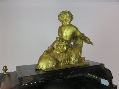 Pendule religieuse en écaille de tortue,...