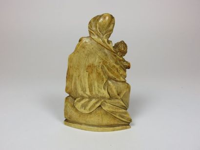 Vierge à l'Enfant en ivoire sculpté, la Vierge...