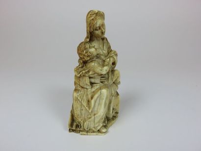 Vierge à l'Enfant en ivoire sculpté, la Vierge...